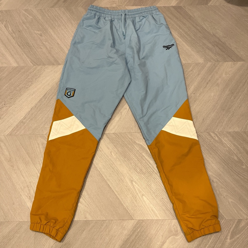 Reebok x Gigi Hadid Track pants in color block baby blue and gold 🔵⭐️